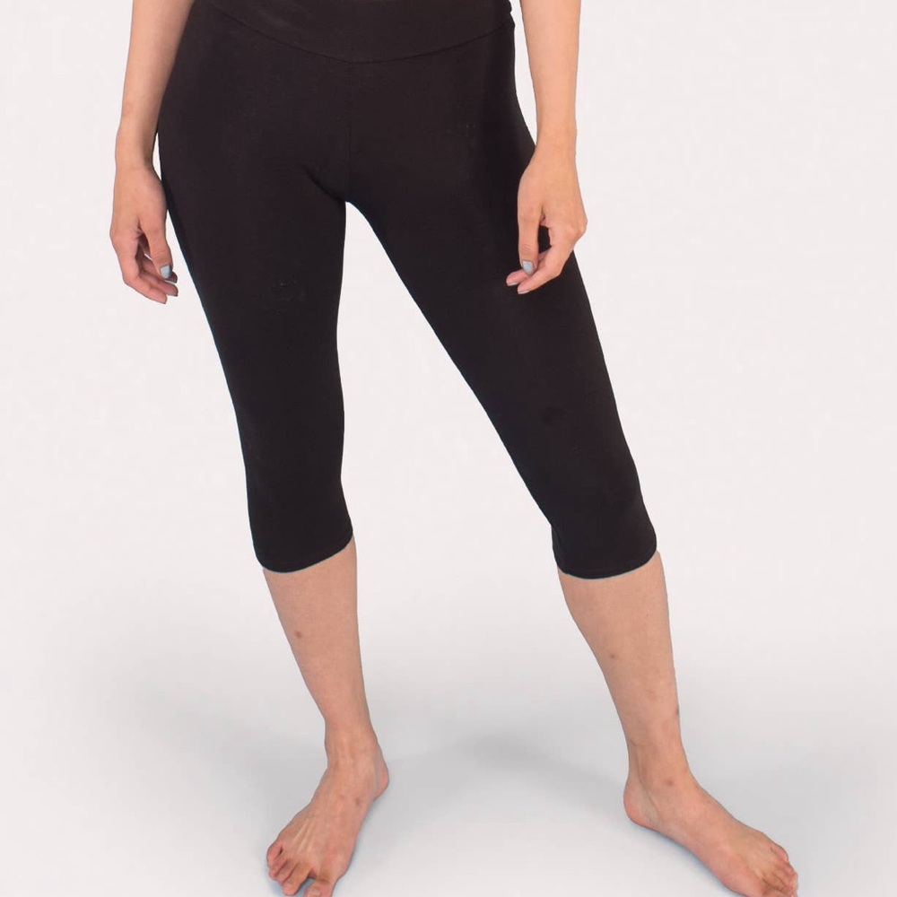 Soul Flower Women's Black Organic Cotton Capri Leggings